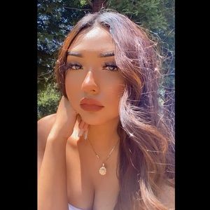 Meet your Posher, Crystal